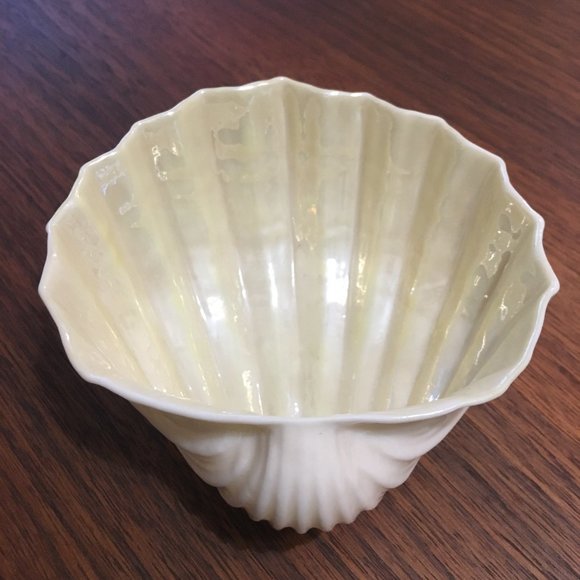 COPY - VINTAGE BELLEEK GREEN STAMP EGG SHELL PORCELAIN BOWL - Picture 1 of 4